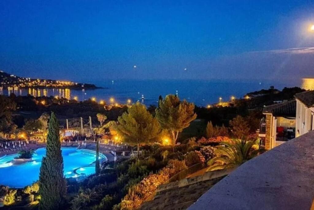Superbe Appartement Village Cap Esterel 4P Climatise Saint-Raphael  Exterior photo